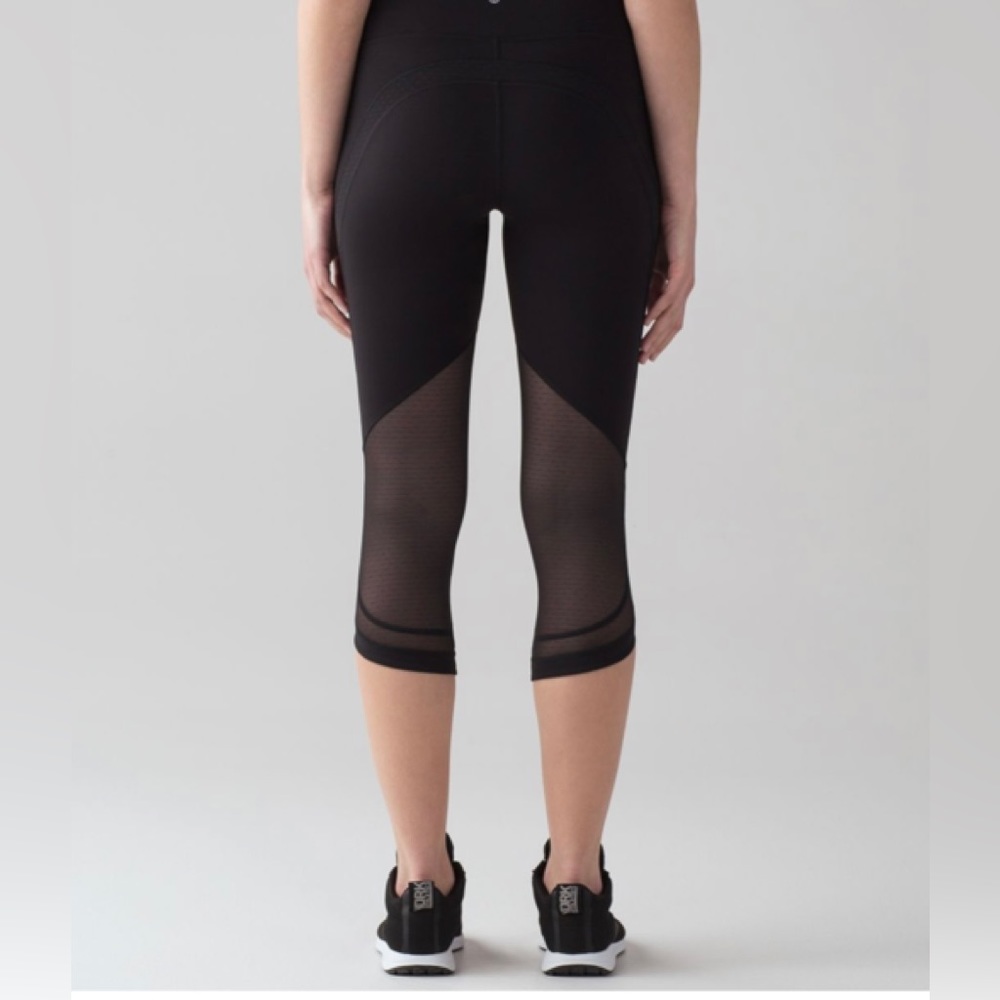 Lululemon Revitalize Crop (21") Size 4